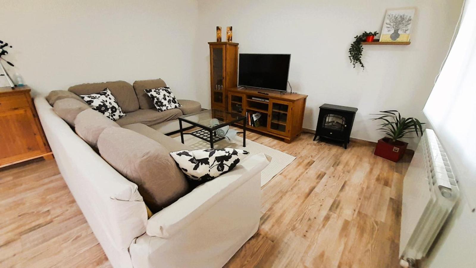 Apartamento La Casona Serranillos Exterior foto